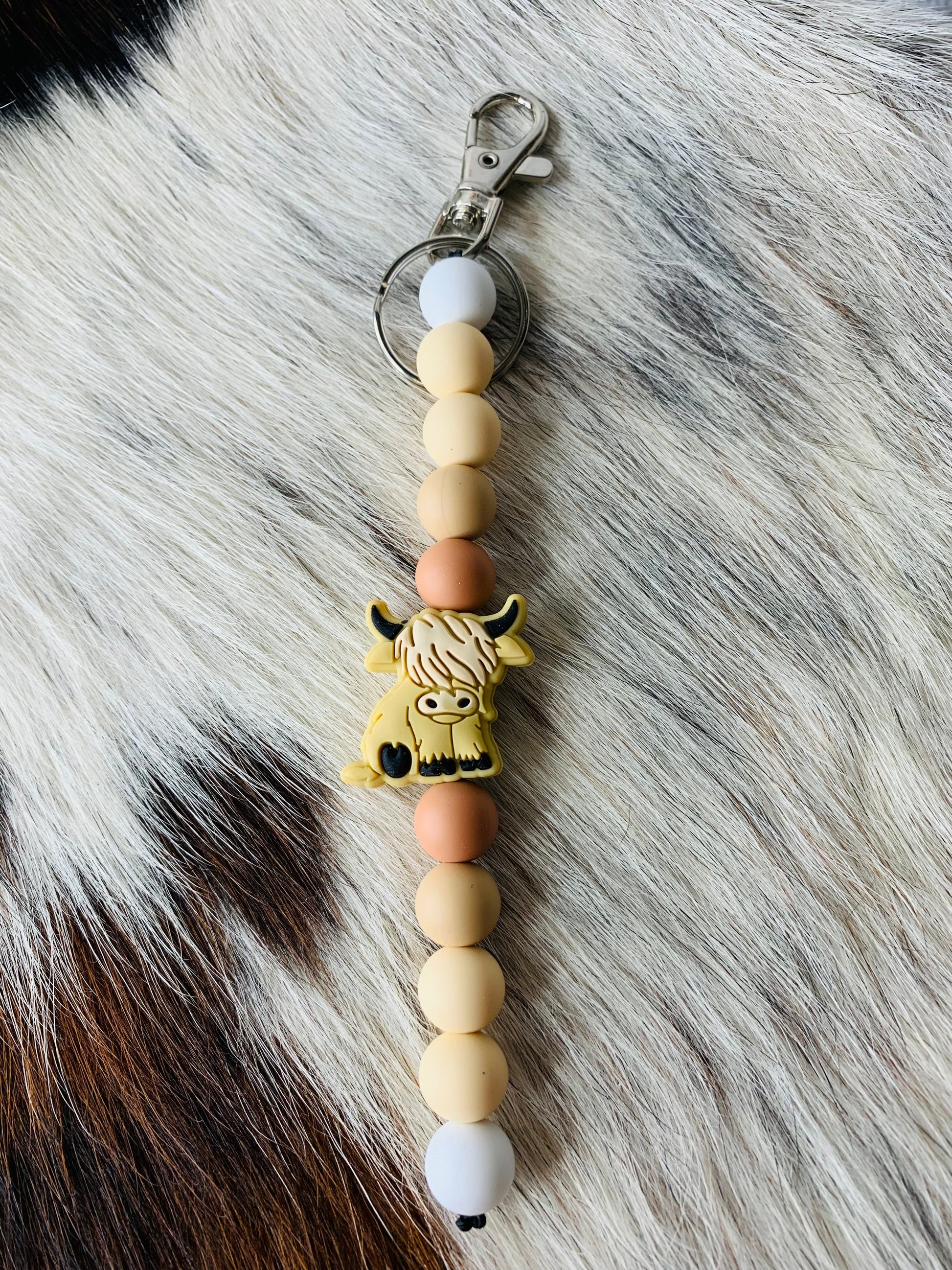 Highland Cow Keychain (Neutral/Middle) Wild Western Dreams