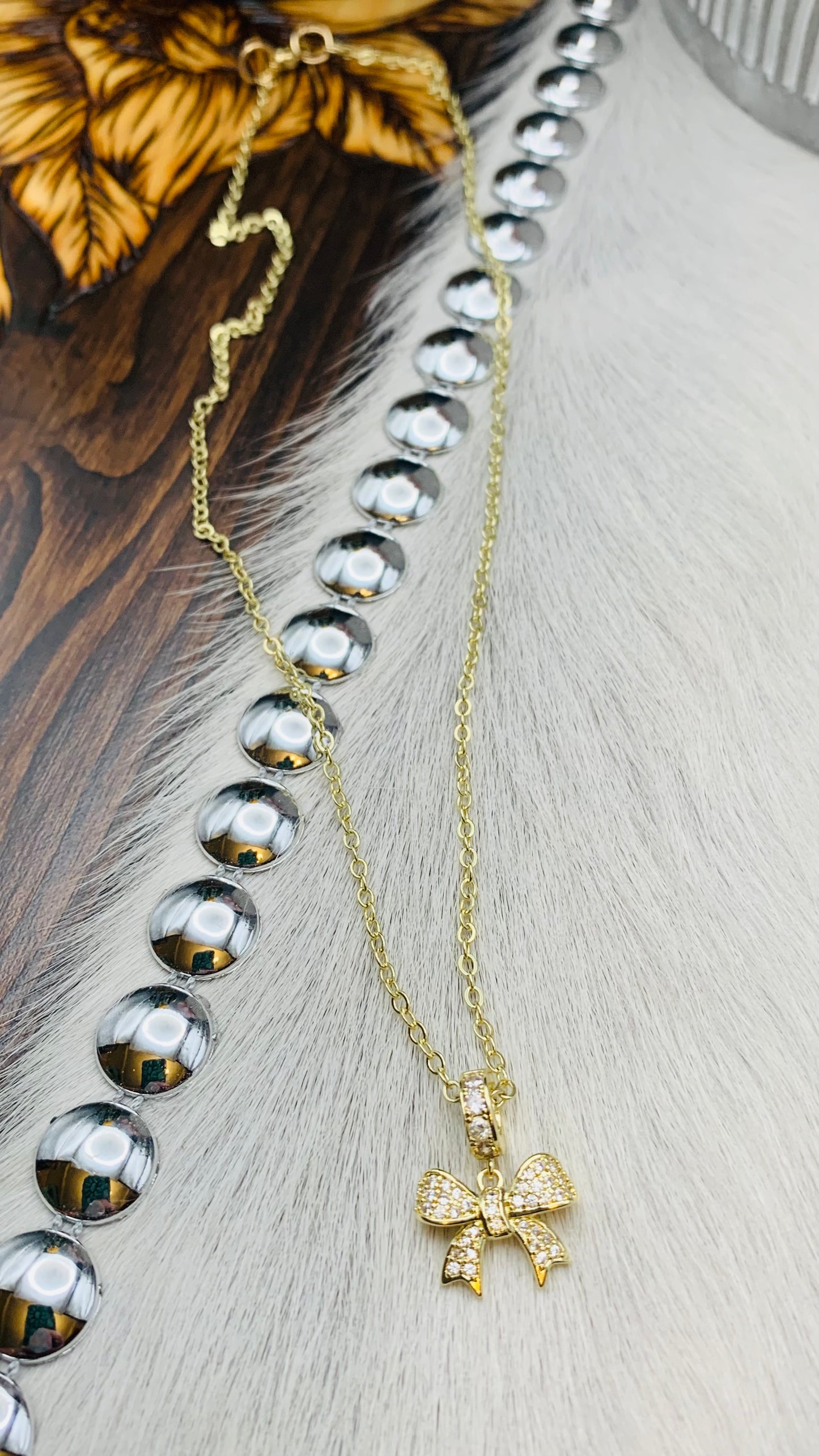 "Sparkling Golden Bow" Necklace